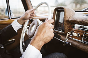 R-Treat organizes your transport and your client's transport to and from the airport and in any location you wish. R-Treat partnerships with drivers providing exclusive services and vehicule